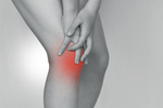 膝腰の辛い症状に悩む女性